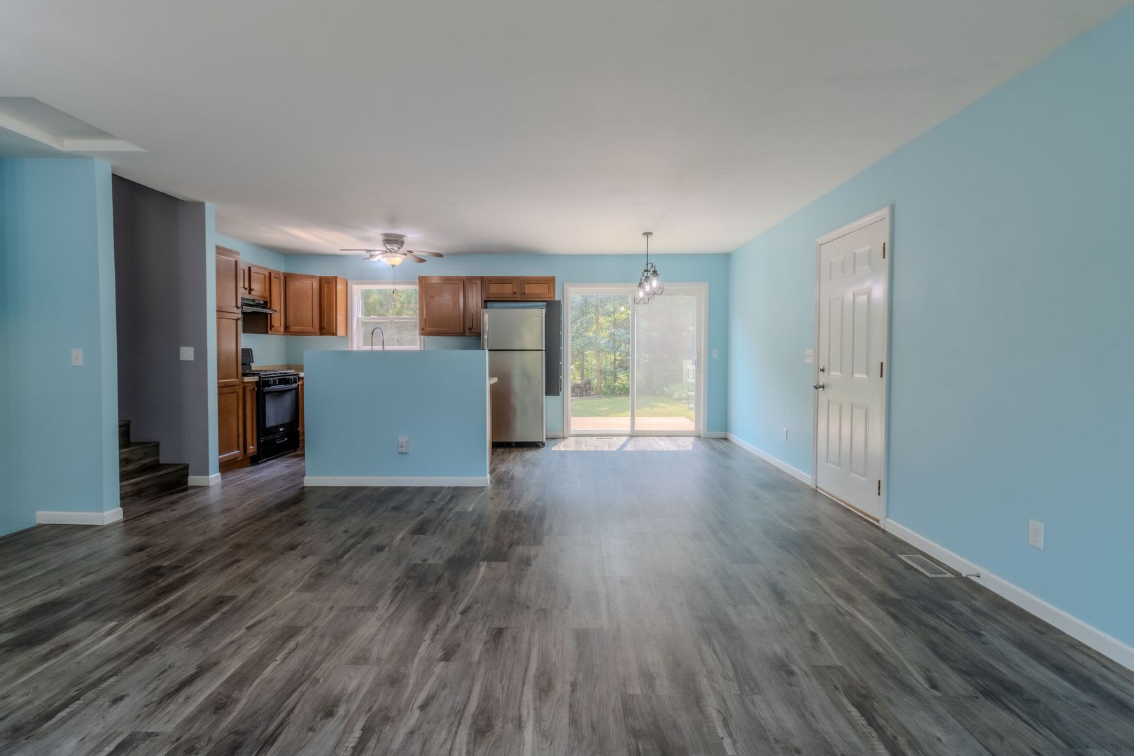 Modern Charm on 1.25 Acres – photo 2
