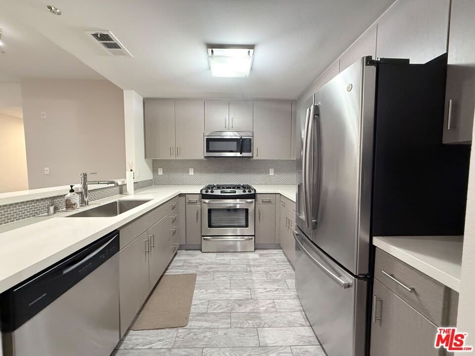 436 S Virgil Ave – photo 5