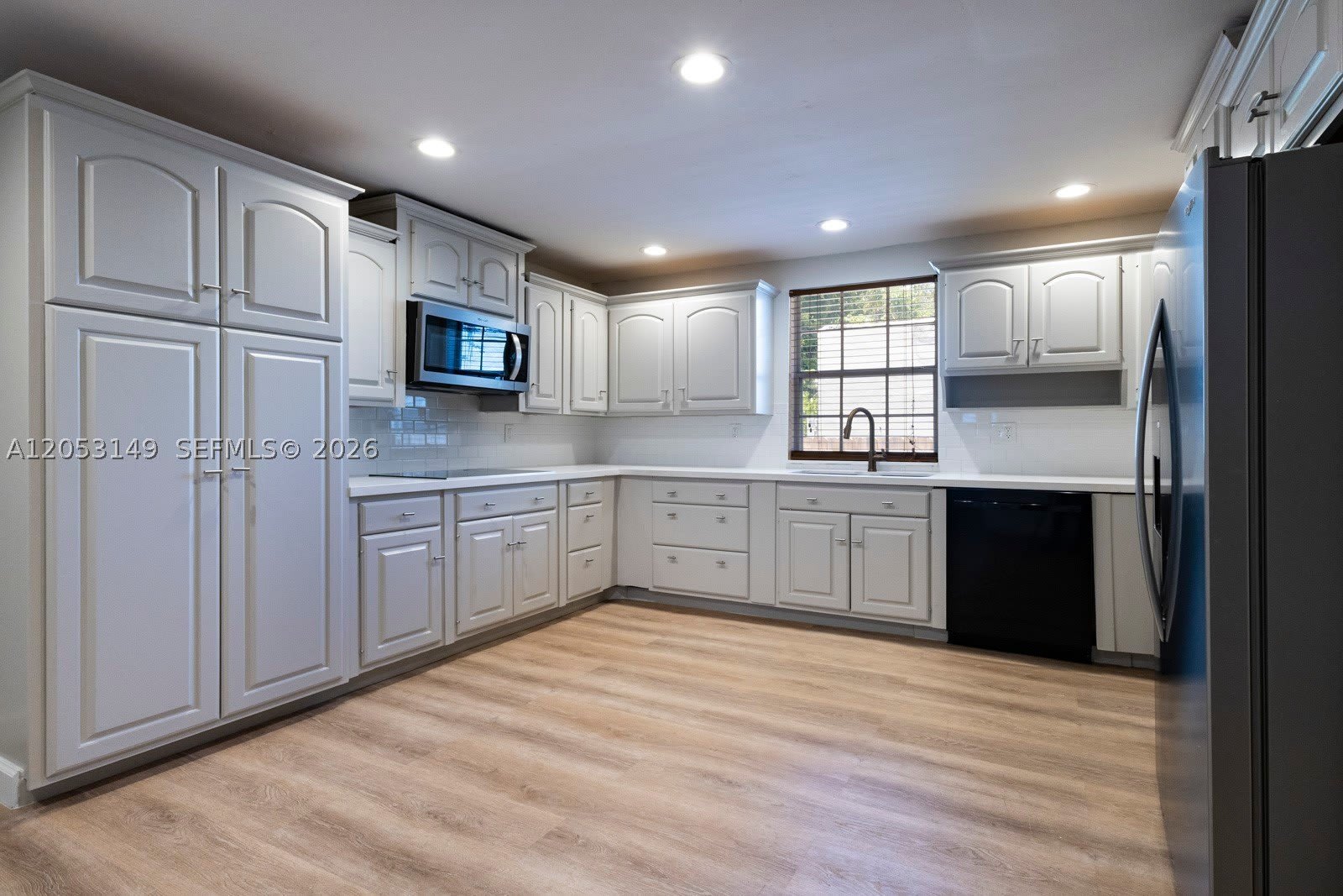 3628 Thomas Ave – photo 1