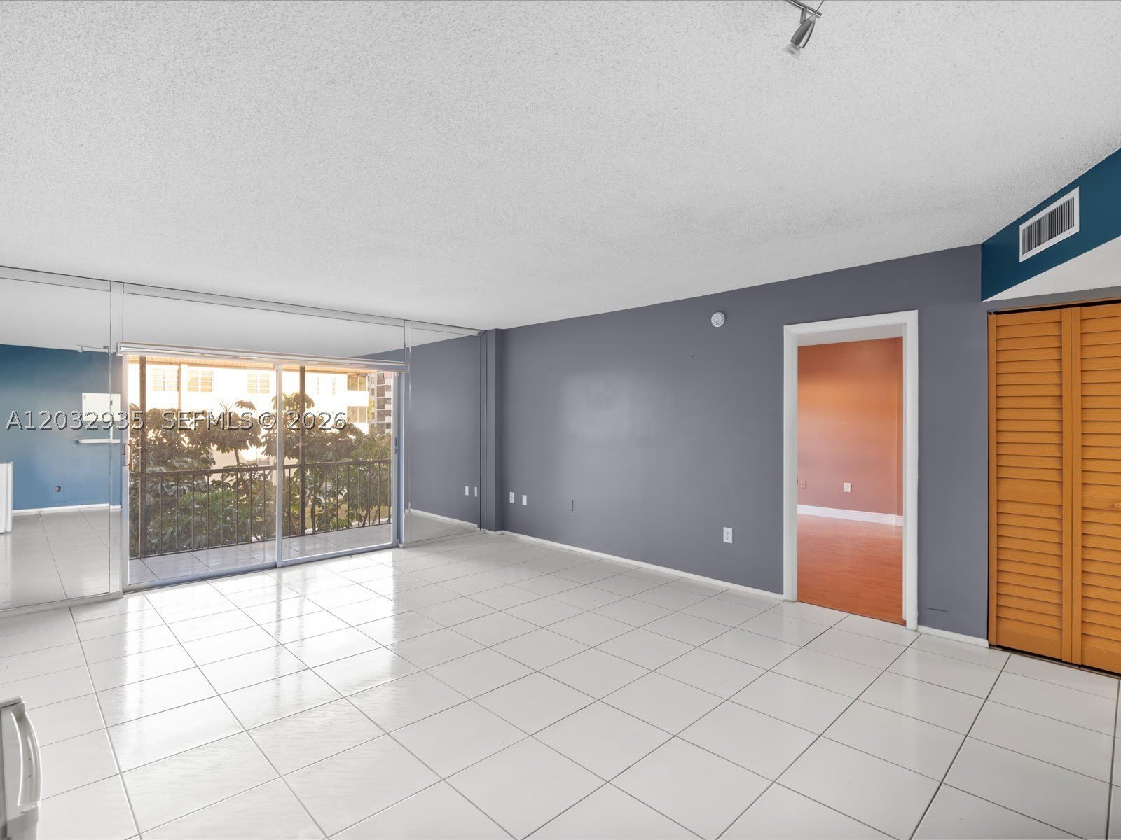 4172 Inverrary Dr – photo 3