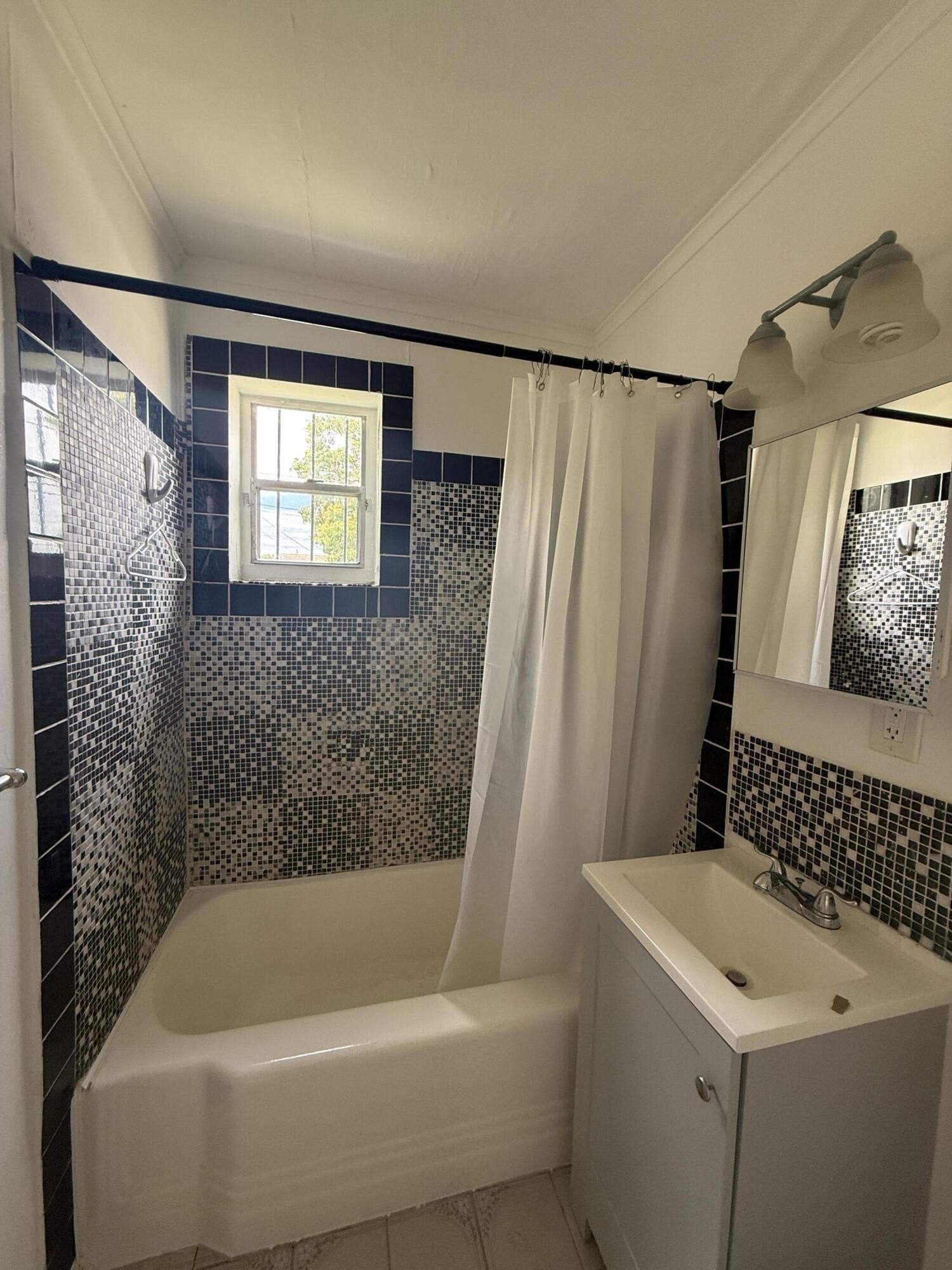 865 W 3Rd Street – photo 4