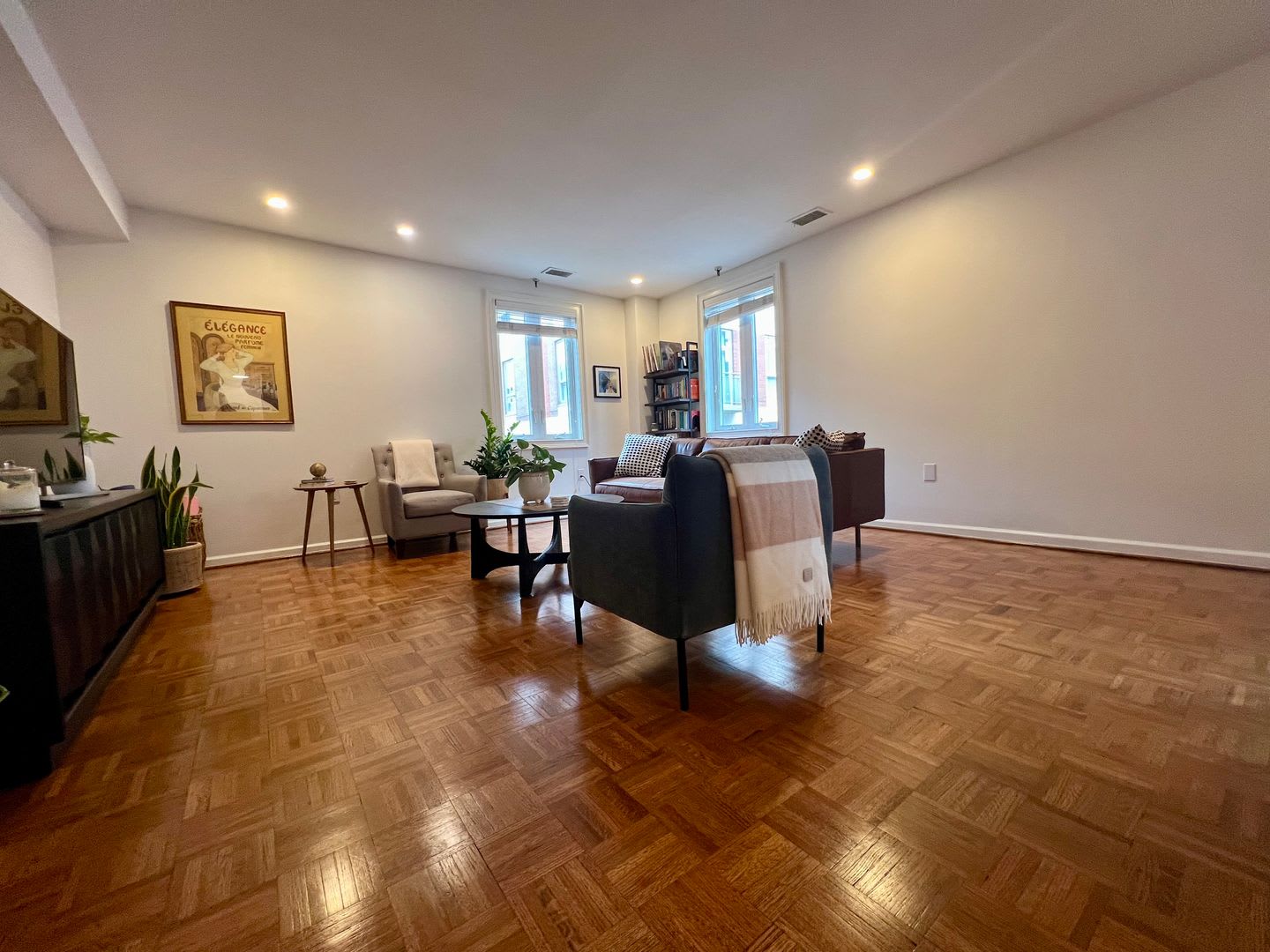 Gorgeous 2-Bed/2-Bath Condo in the Heart of Old City! Available August 1st! – photo 3