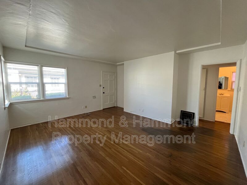 12243 Magnolia Blvd. – photo 3