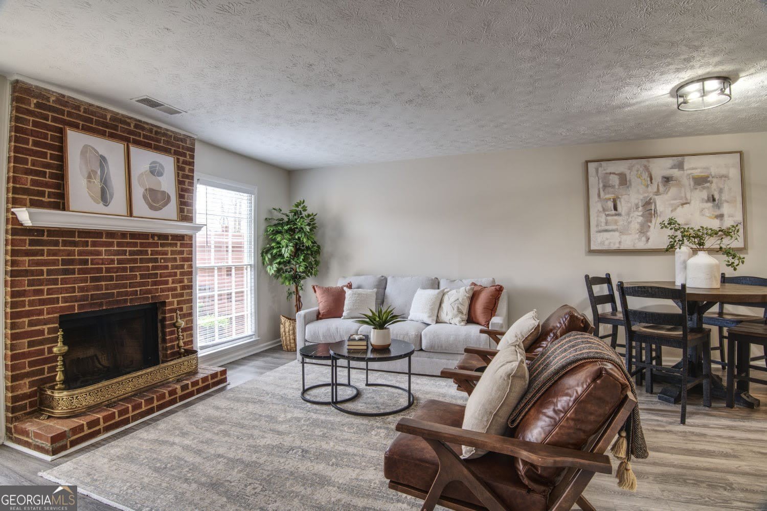 587 Wedgewood Drive – photo 2