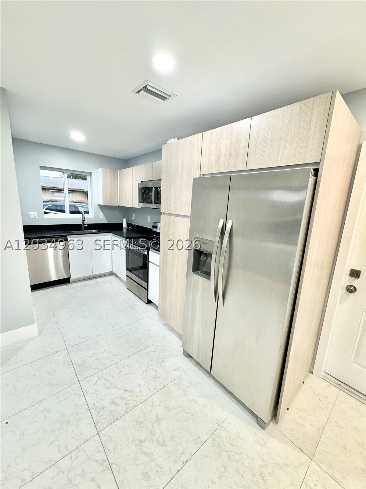 932 NW 2nd St – photo 5