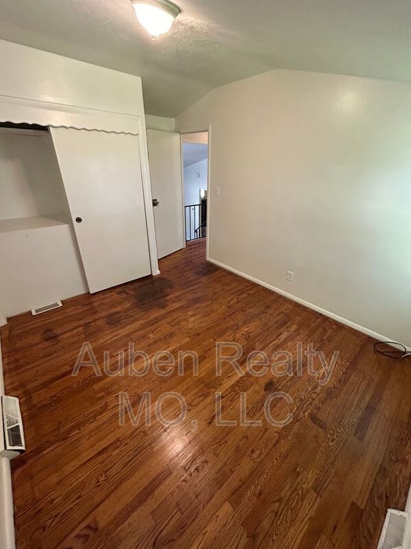 11301 Herrick Avenue – photo 3