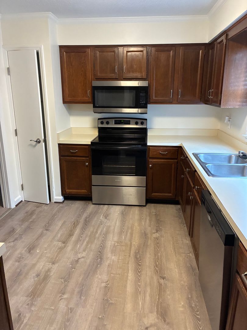 1813 Fox Sterling Dr – photo 2