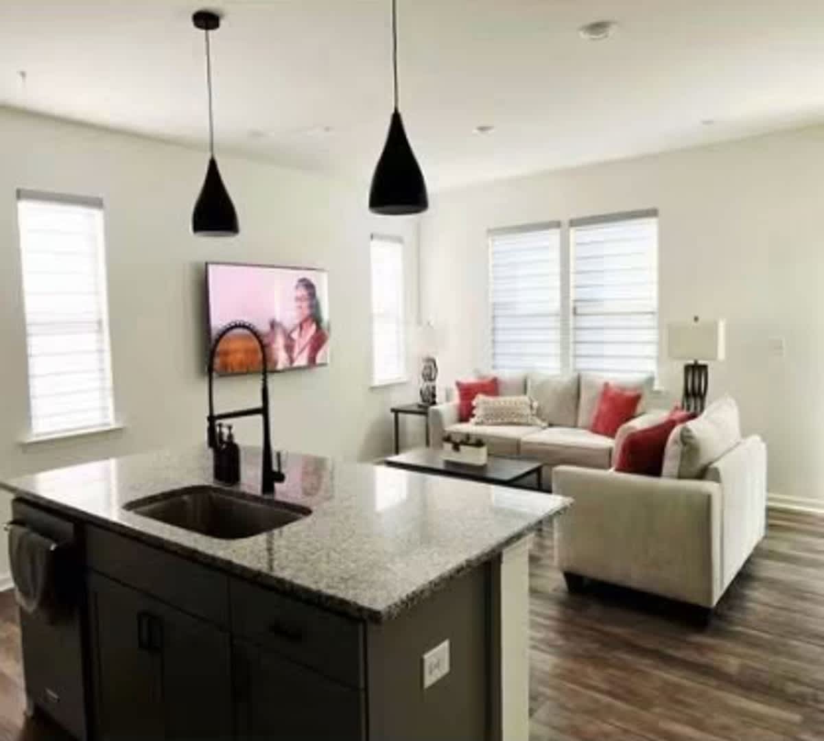 Room In 4 Bedroom Home In Chapel Hill – photo 3