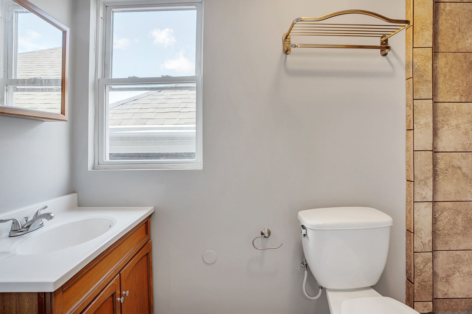 Spacious Two Bed Available July 10th! Central Air, Dishwasher, Laundry, Off Street Parking! – photo 2