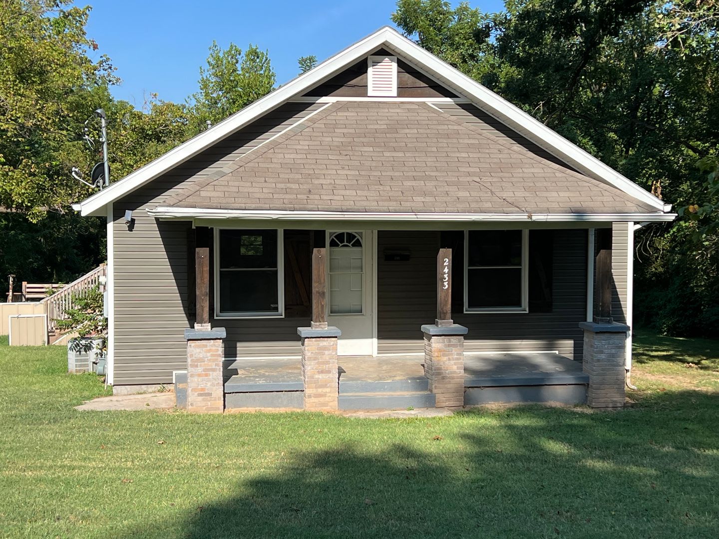 COMING SOON: Northwest Springfield 2 Bed / 2 Bath Bungalow – photo 1