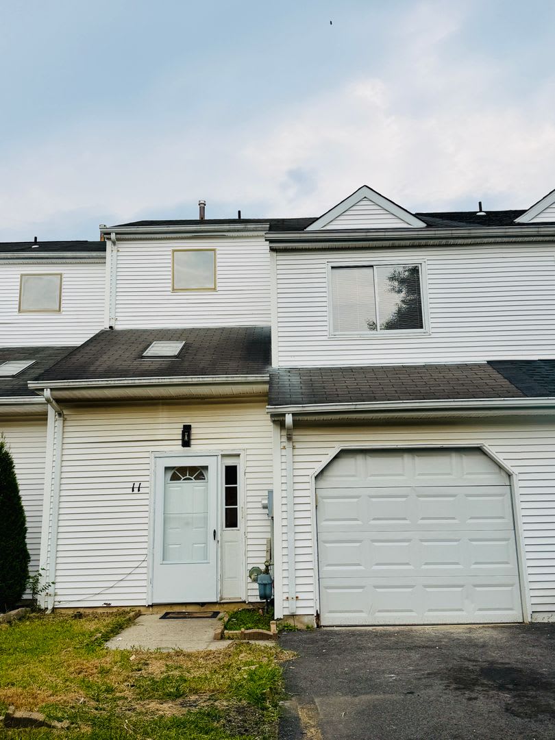 Perfect Townhouse Rental in Sicklerville! – photo 1