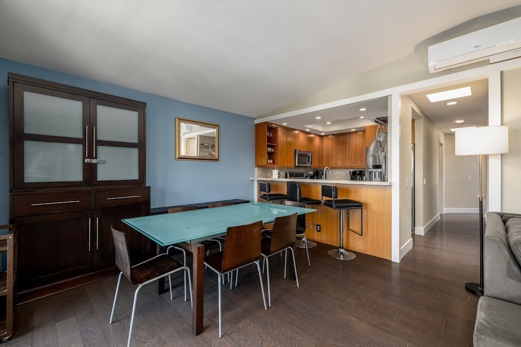 2215 Linwood St – photo 3