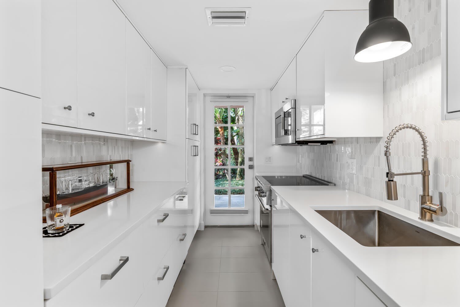 134 Peruvian Avenue – photo 4
