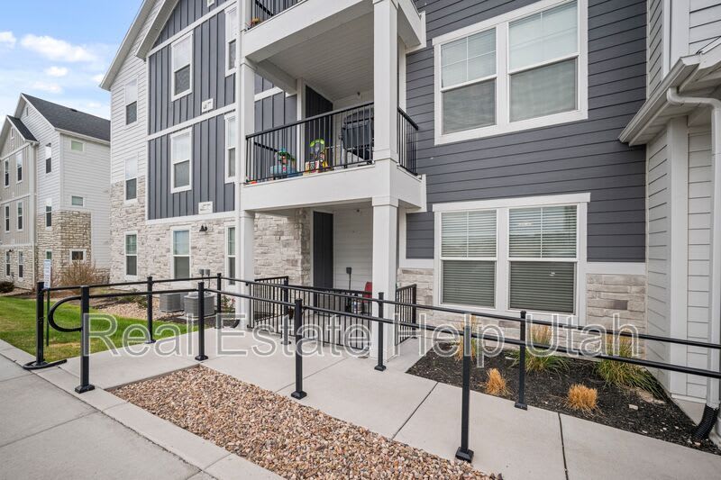952 W Big Ben Ln – photo 2