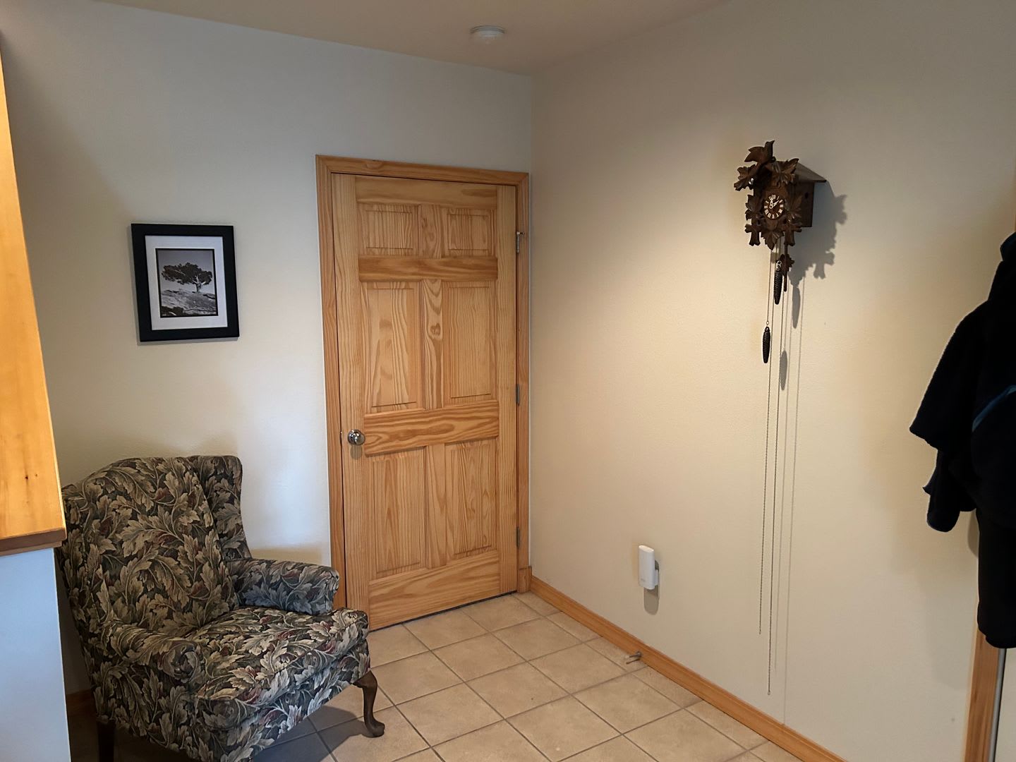 3 bedroom home with deck views of the lake and mountains in Lakeside! – photo 4