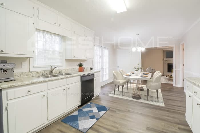 1512 Hillside Drive Southeast – photo 4