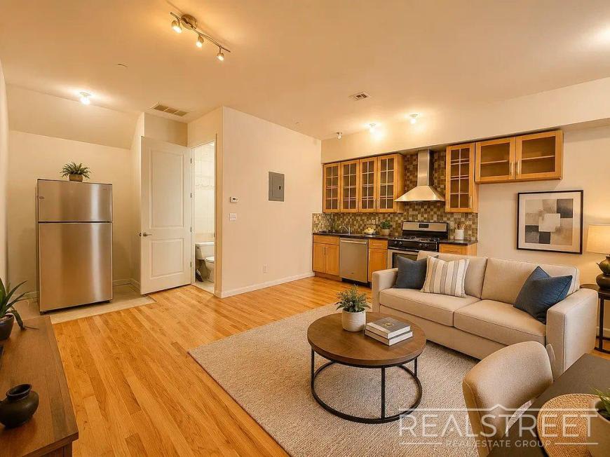 18 Goodwin Place – photo 1