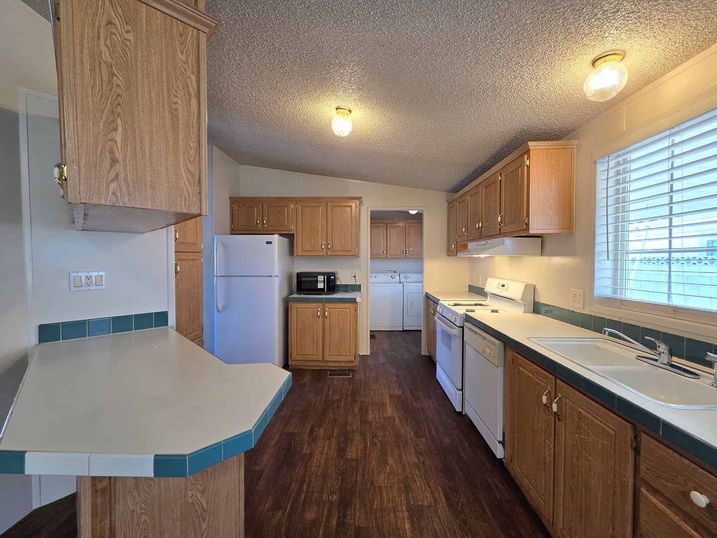 4 Bedroom Rose Gardens Estates available for Immediate Move-In!!! – photo 3