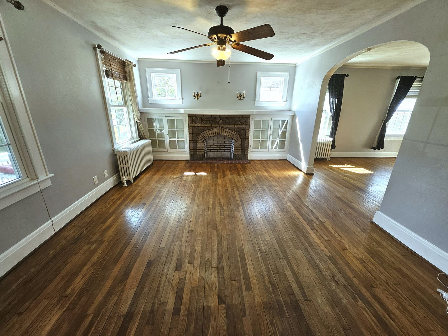 Charming 3 Bedroom Norfolk Home With Classic Character Hardwood Floors A Fenced Backyard – photo 2