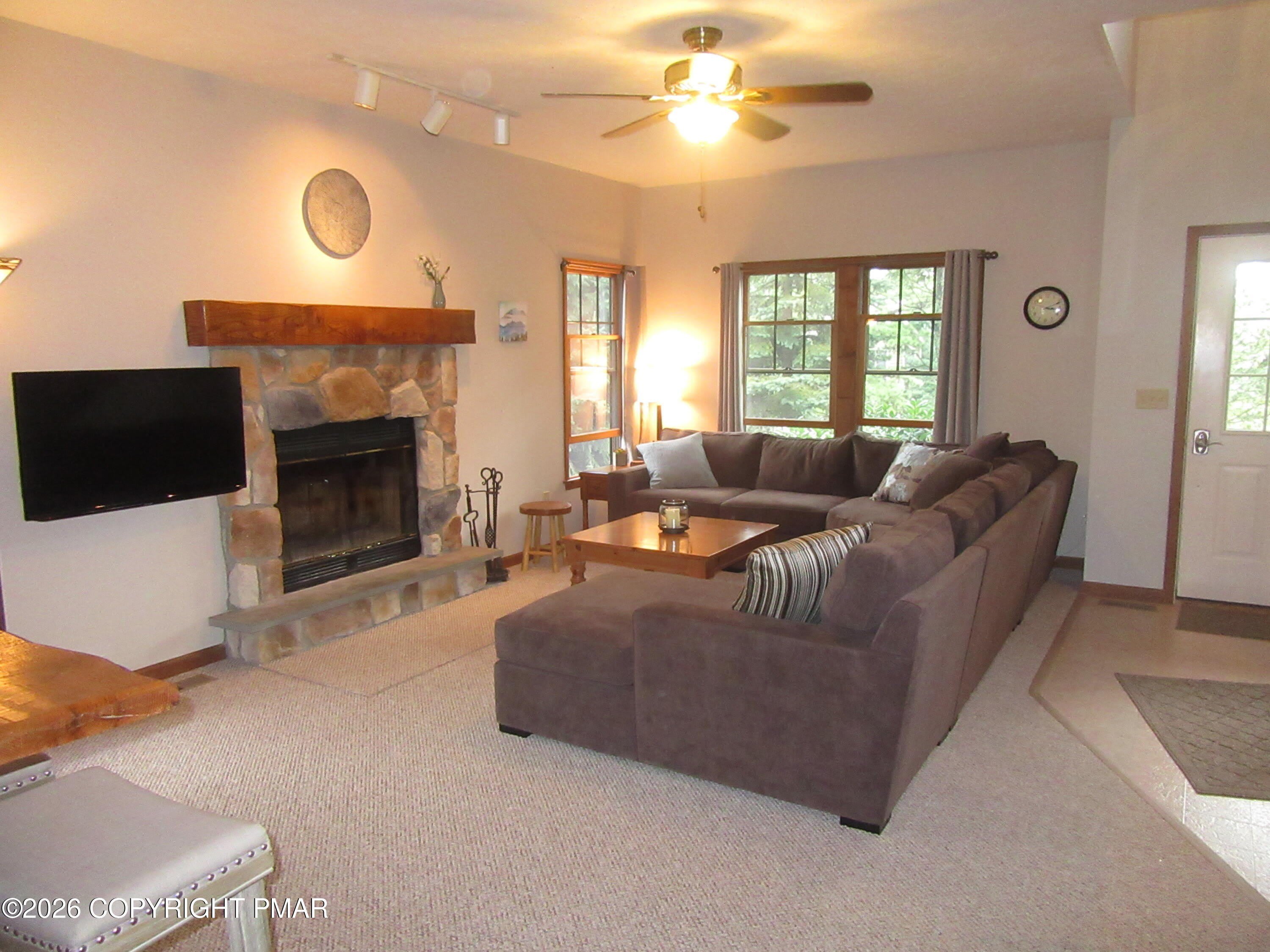 386 Aspen Court – photo 4