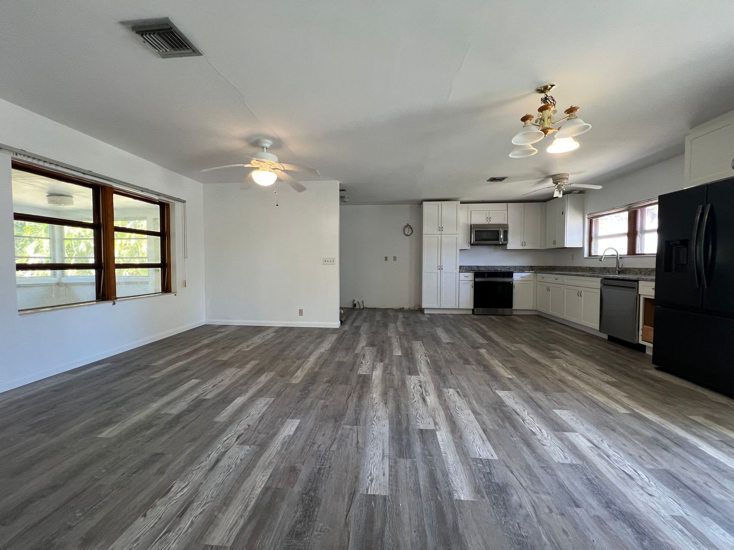 1 200 Annual Lease Plus Water Electric Fees 1 Bedroom 1 Bath Duplex Historic Downtown Punta Gorda – photo 3
