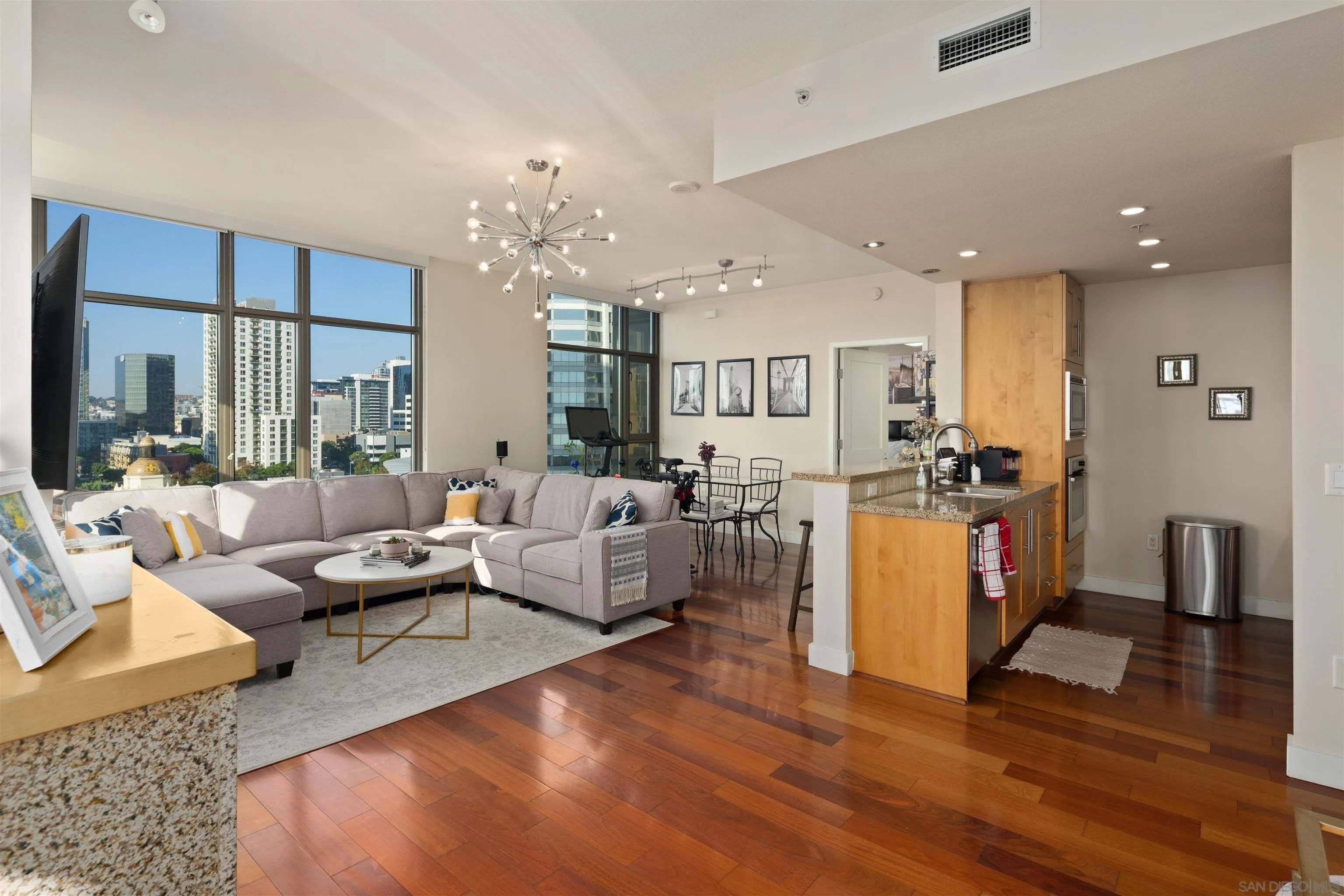 700 W E St – photo 2