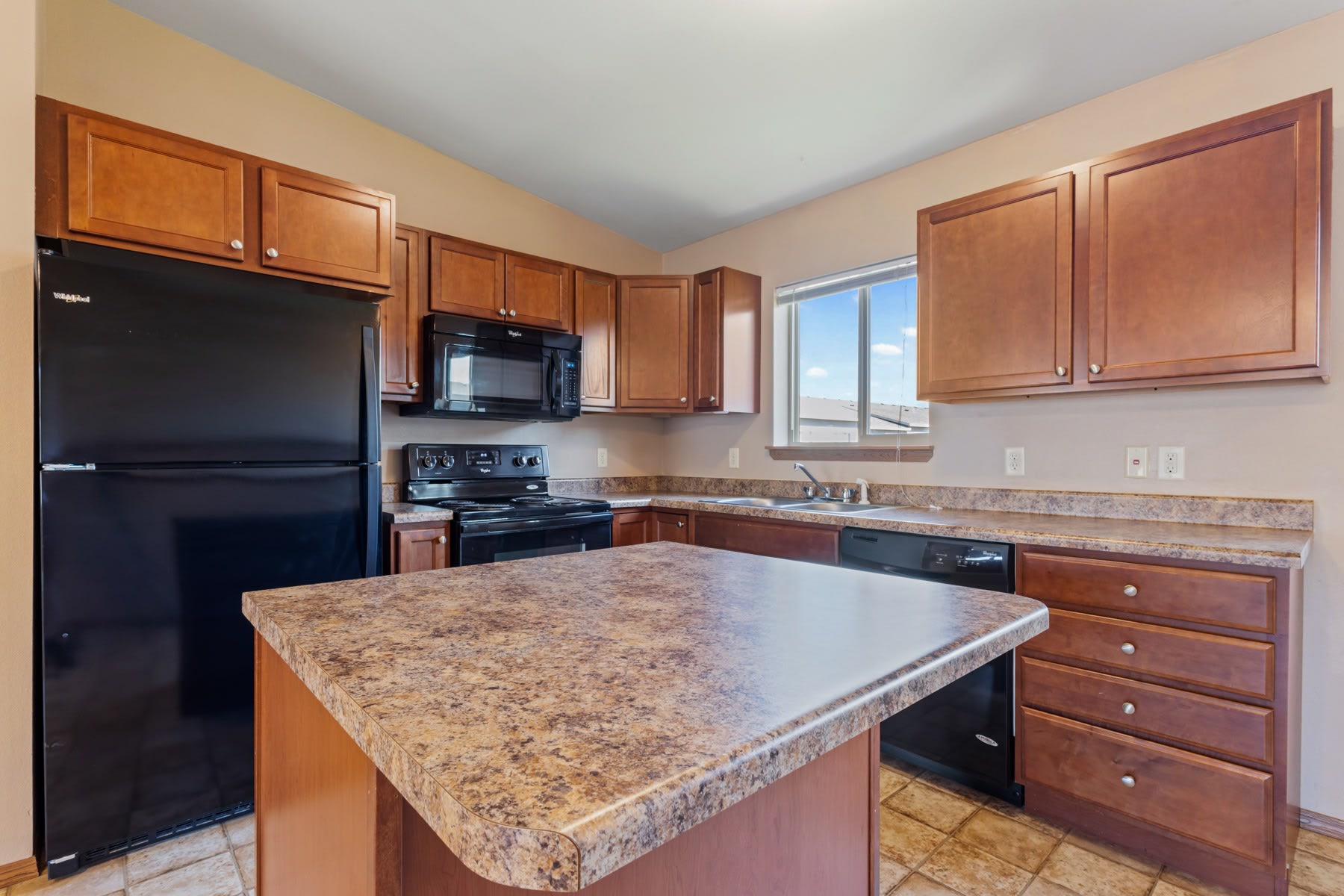 Whispering Woods Commons – photo 1