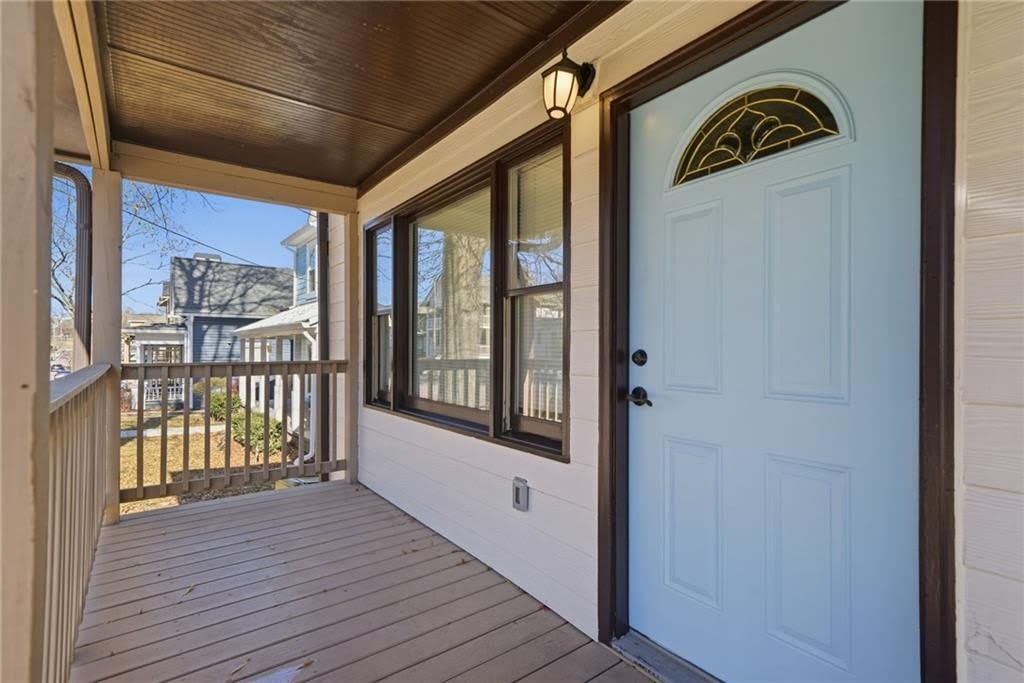 698 Garibaldi Street SW – photo 2