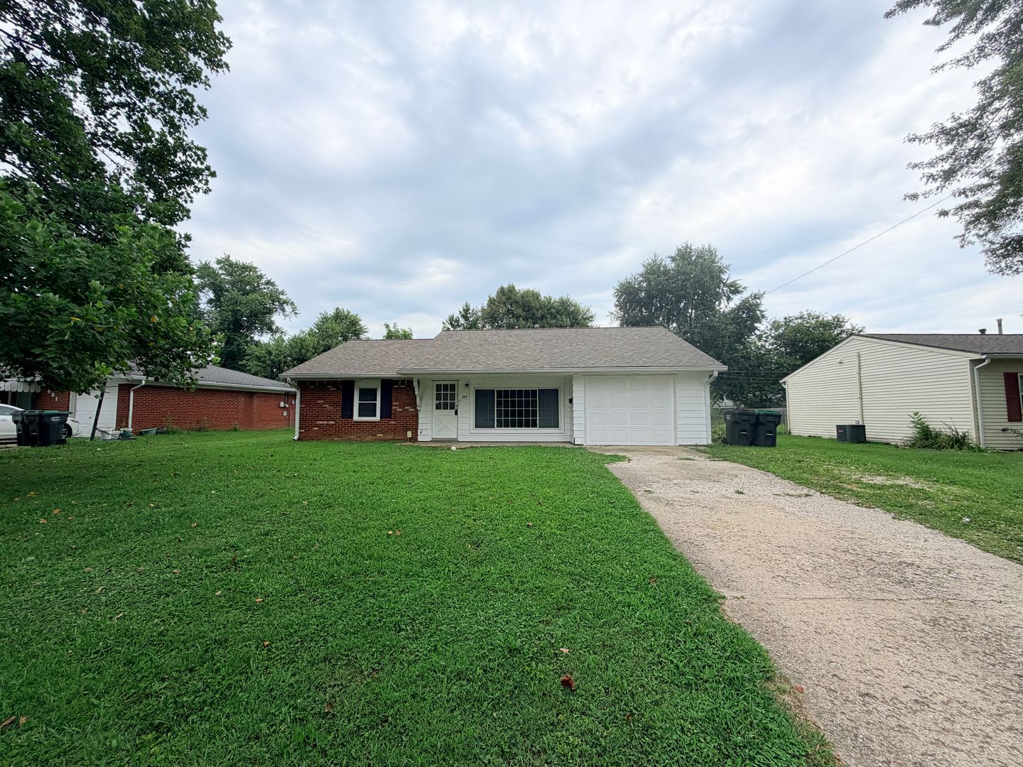 NOW SHOWING: 2 Bedroom/1 Bathroom located at 845 Middle Dr. in New Whiteland, IN. – photo 1