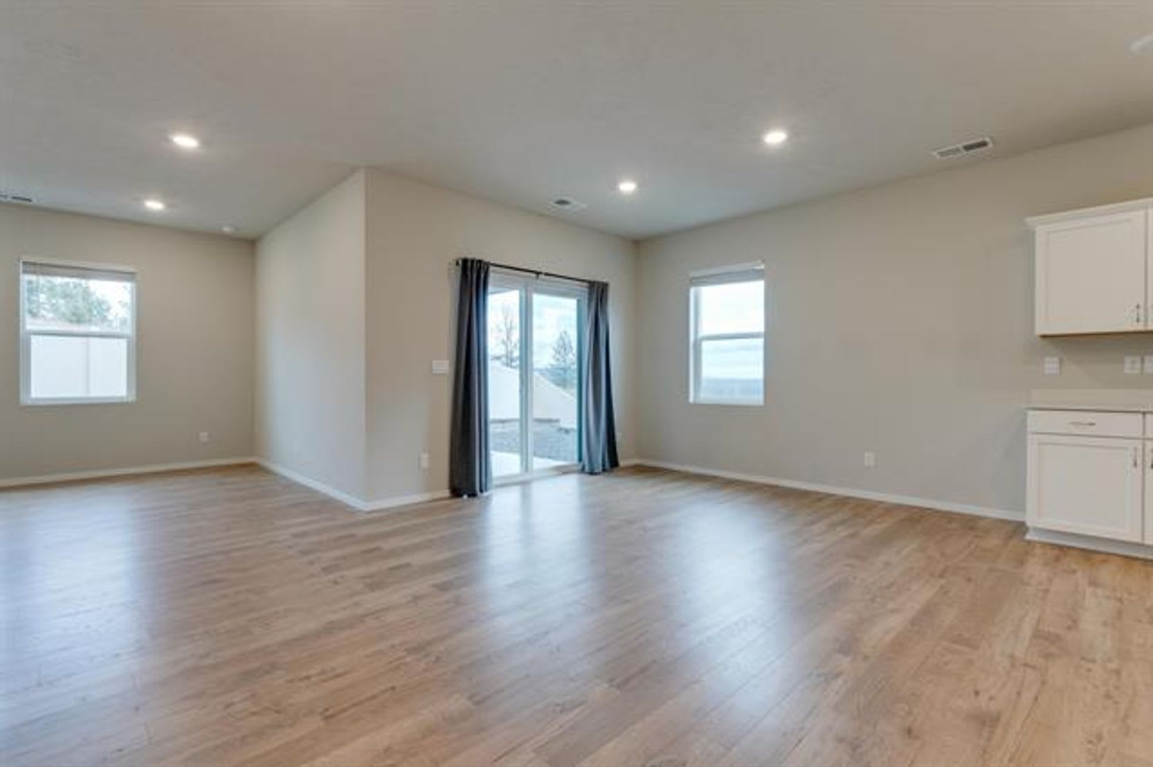 Newer 4 Bed 2 Bath Home In The Cheney Sd – photo 2