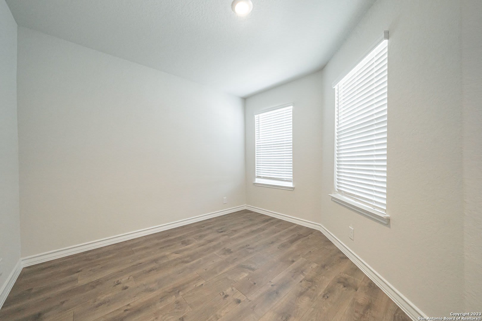 909 Rolling River – photo 5