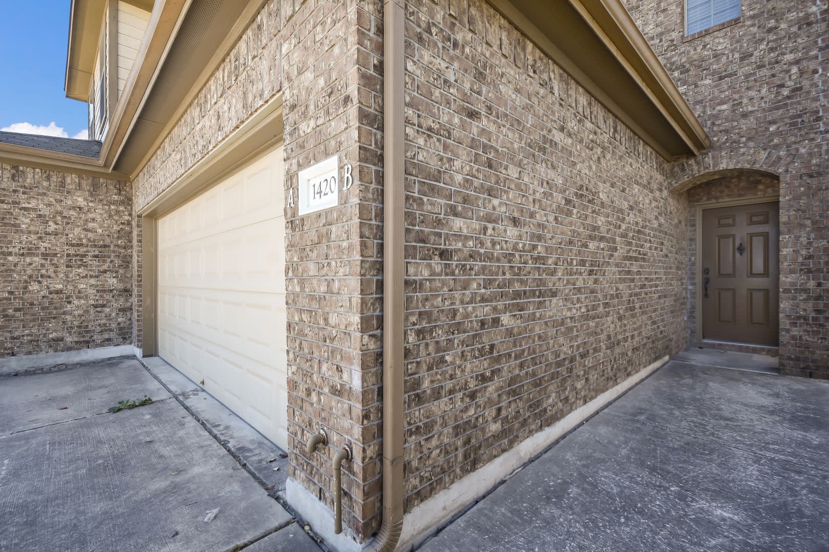 3 BEDROOM DUPLEX LOCATED IN HUTTO, TEXAS! – photo 3