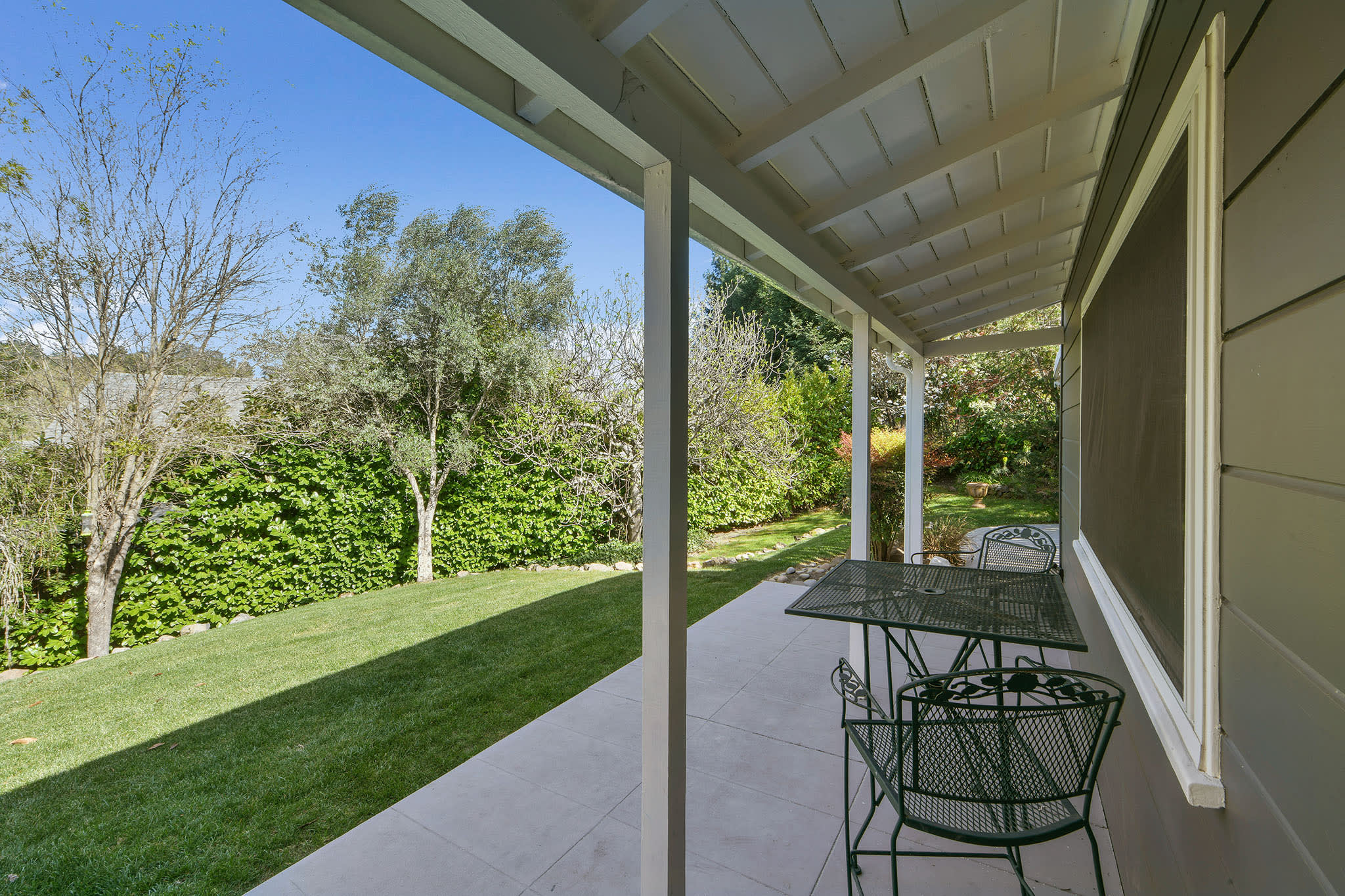925 Hawthorn Drive – photo 2