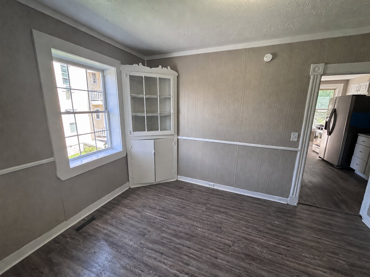 4 Bed/1.5 Bath Single Family Home Located in Albany! – photo 2