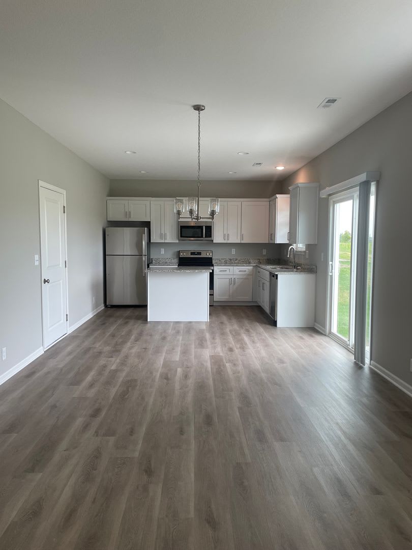 Stunning 4 Bedroom 2 5 Bathrooms Coming Available Soon – photo 5