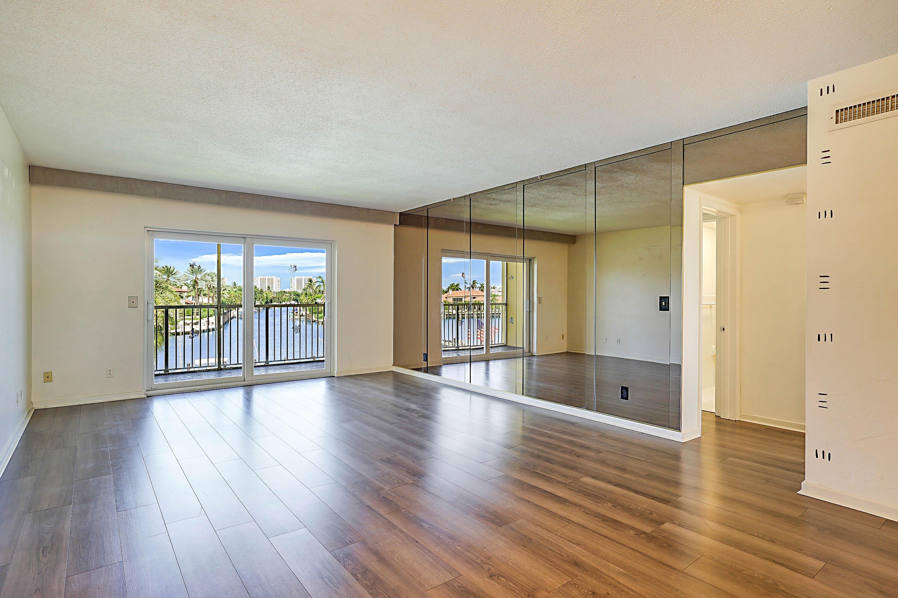 230 N Federal Highway – photo 4