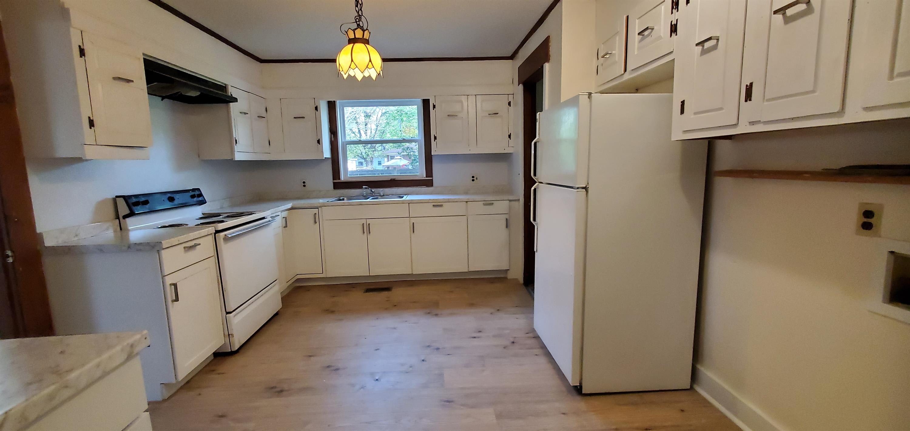 612 Gladstone St – photo 5