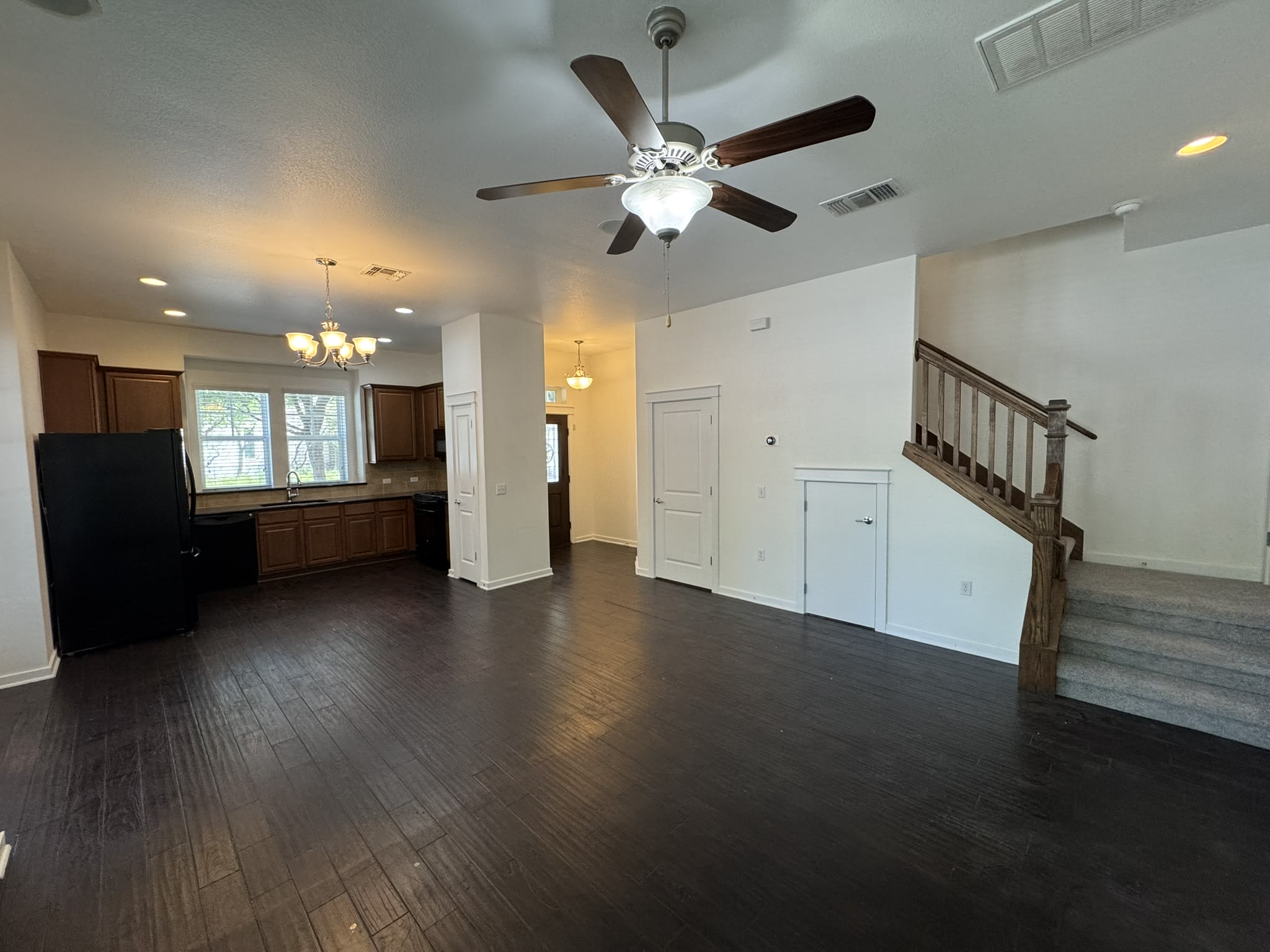 2033 Philomena St – photo 3