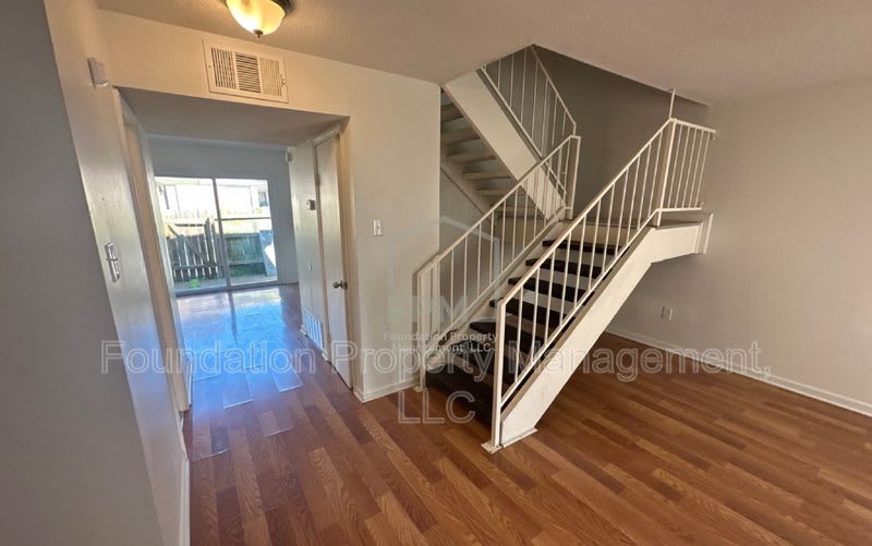 978 University Street – photo 4
