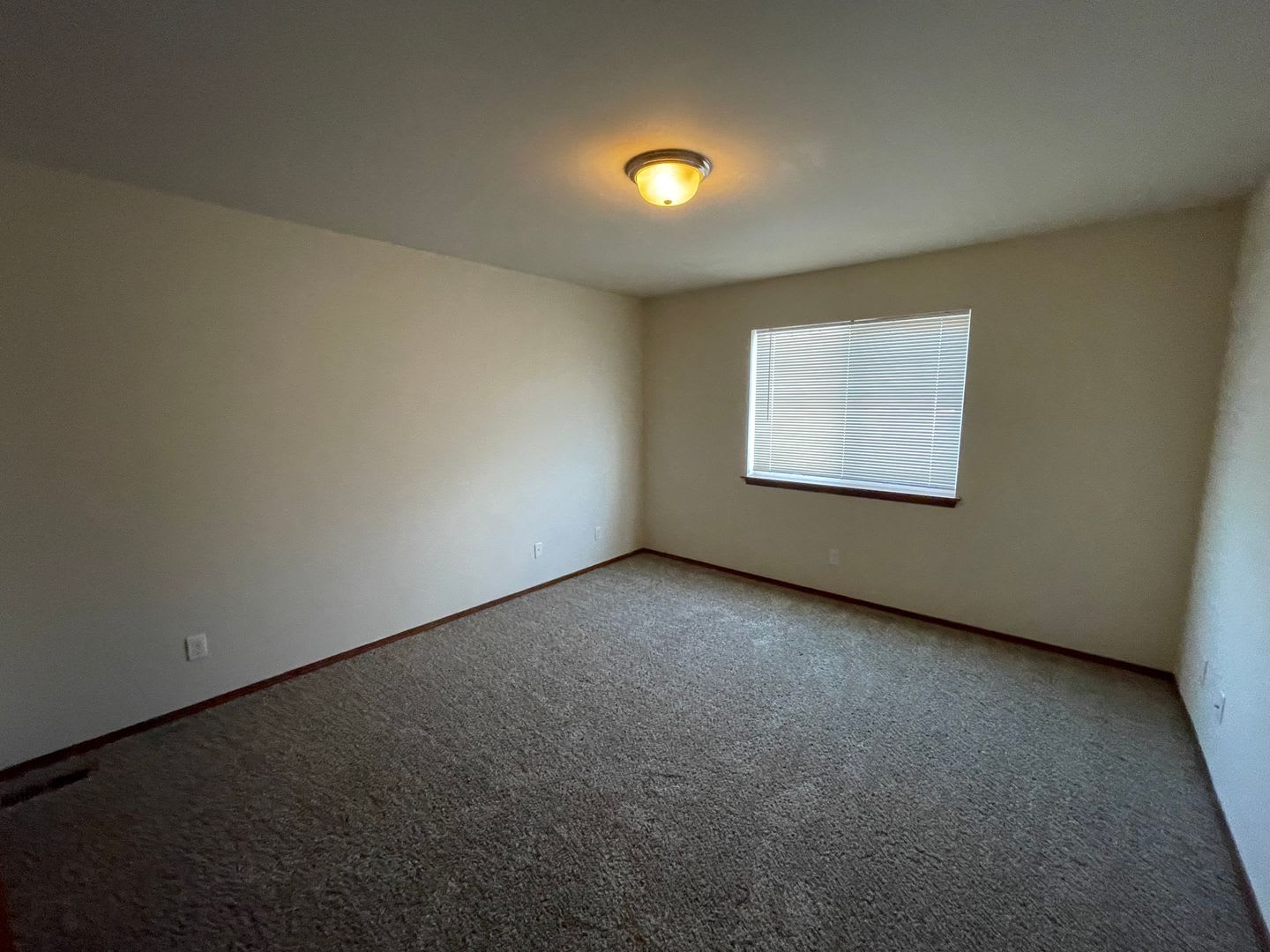 Lovely 3 Bedroom Townhouse in the Heart of Town – photo 3