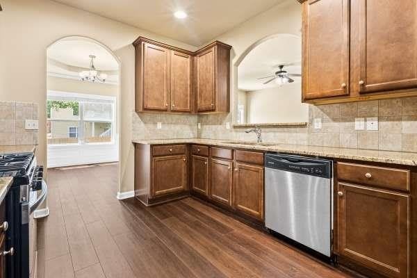 3920 LAKE MANOR Way – photo 5