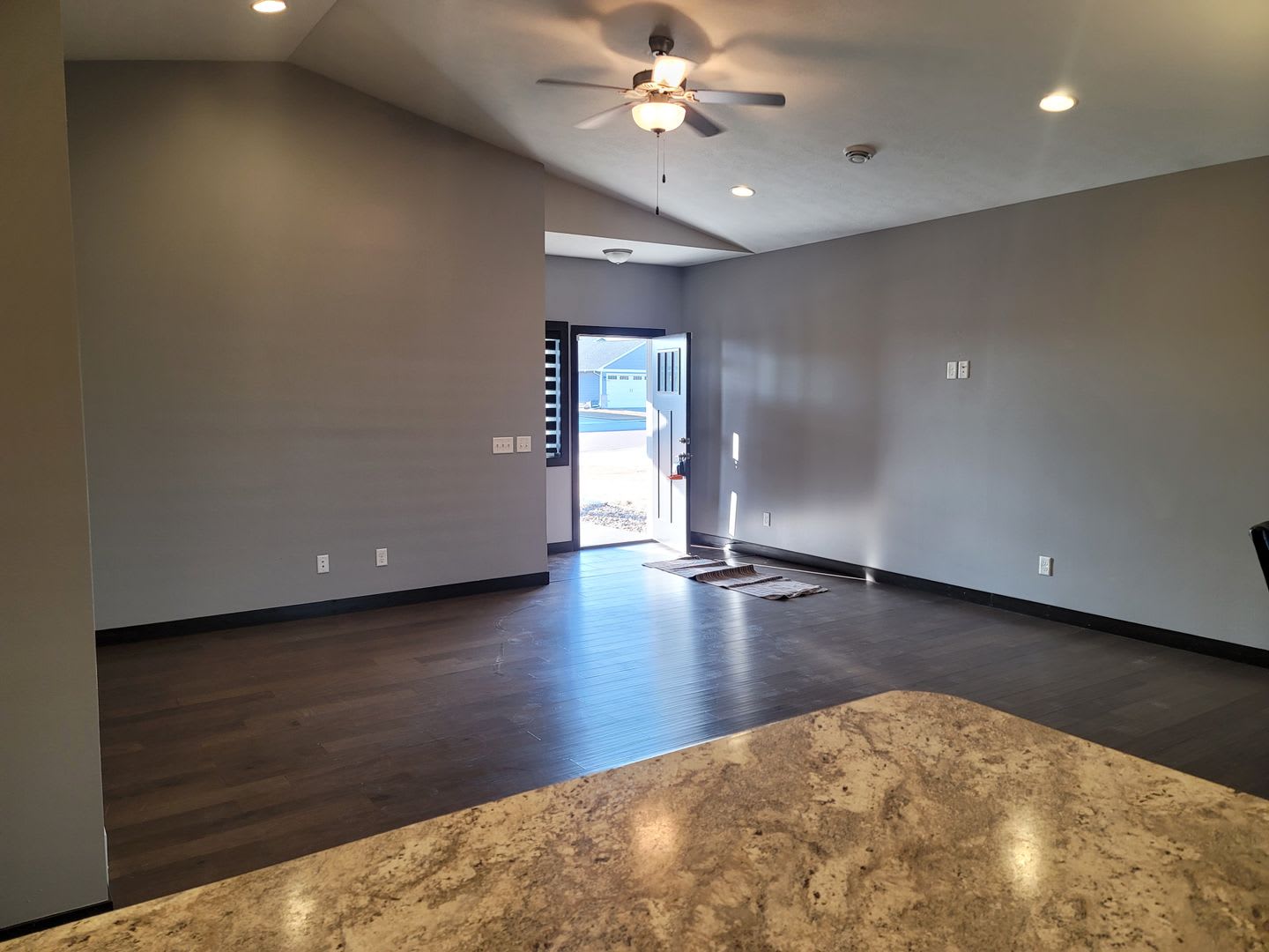 Three bedroom two bathroom triple garage house – photo 4