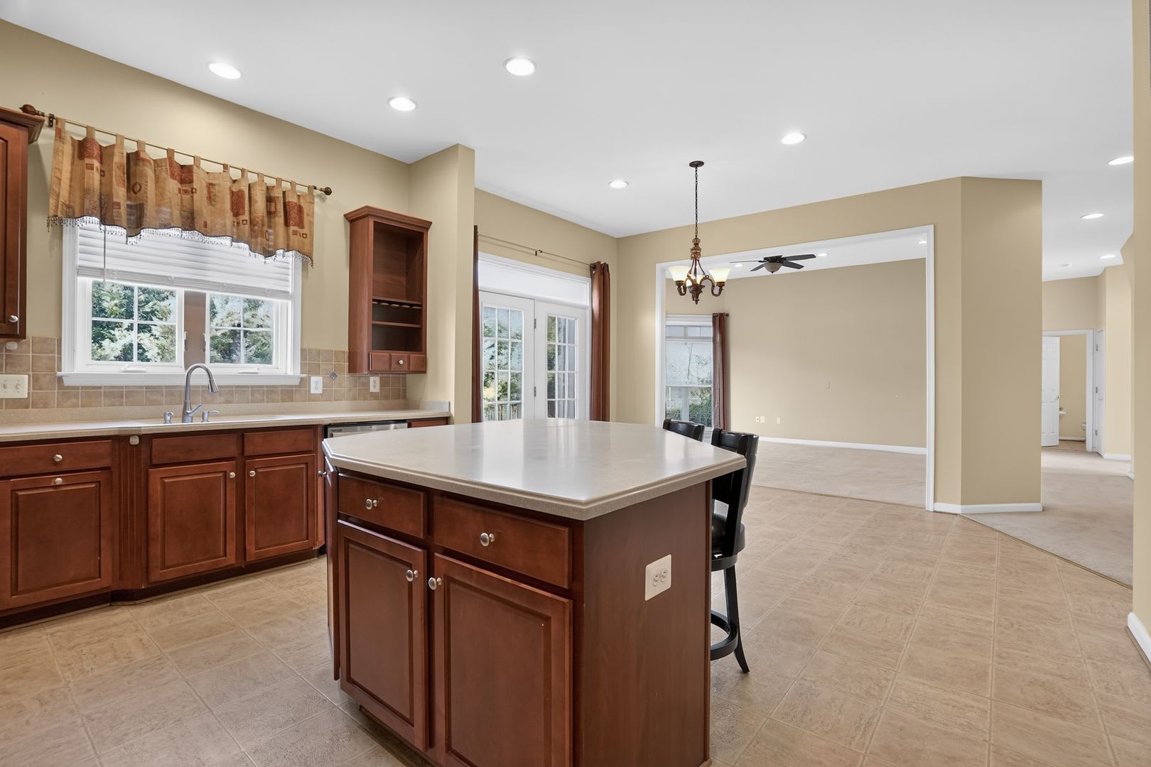 Luxurious 4 Bedroom 4.5 Bathroom SFH in Ashburn! – photo 4