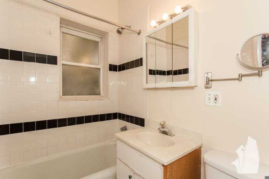 3928 North Pine Grove Avenue – photo 3