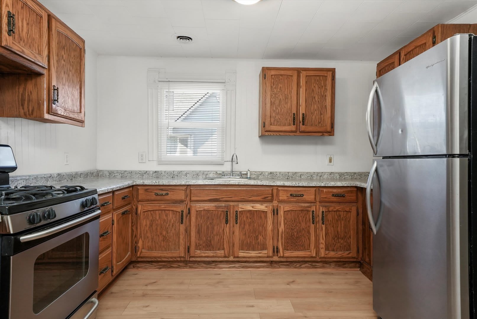 1097 E Merchant Street – photo 5
