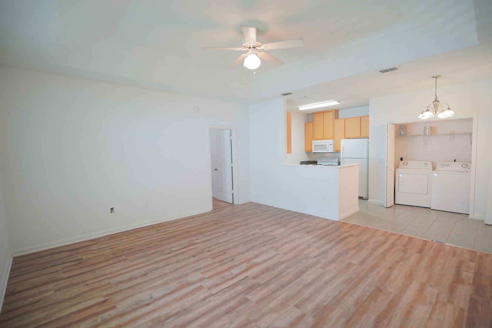 3 Bed / 2 Bath off CCSW! – photo 2