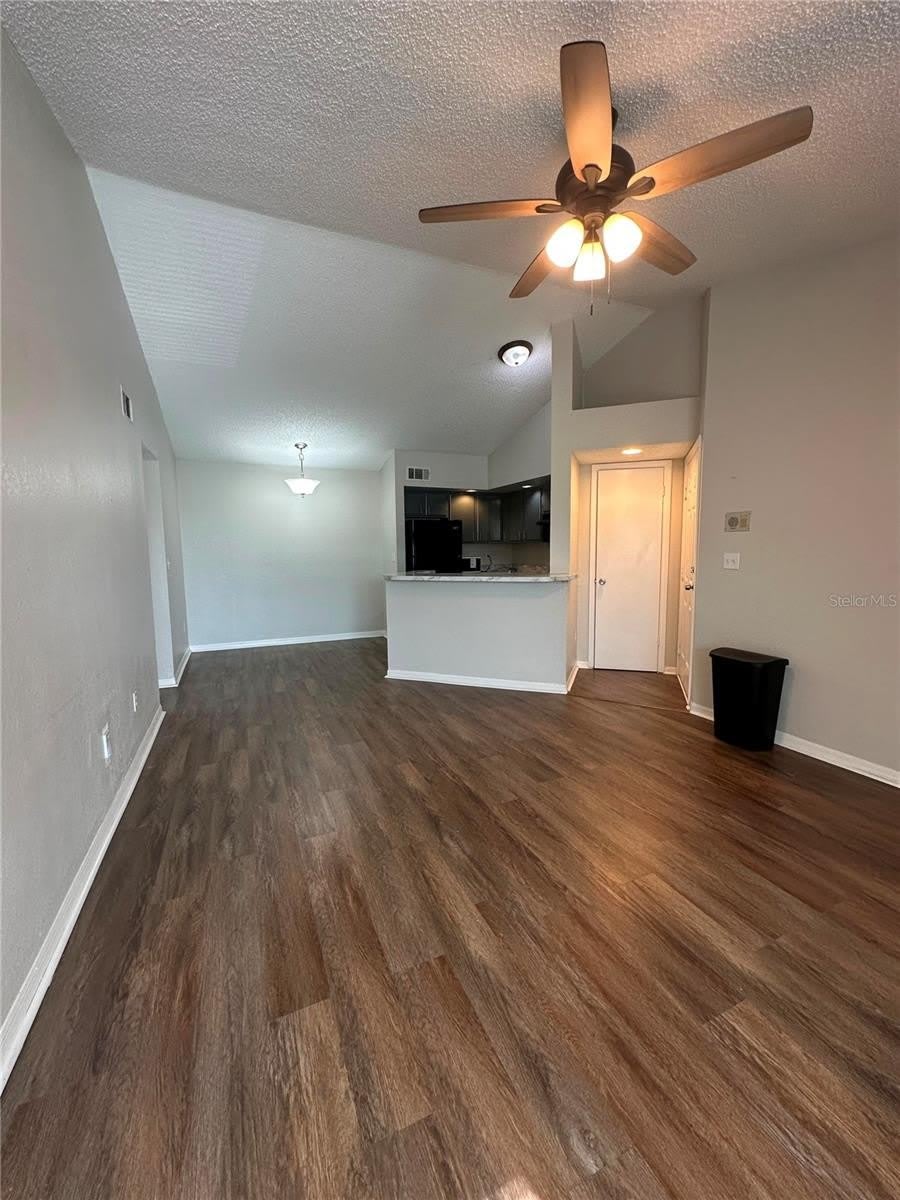 4658 COMMANDER Drive – photo 3