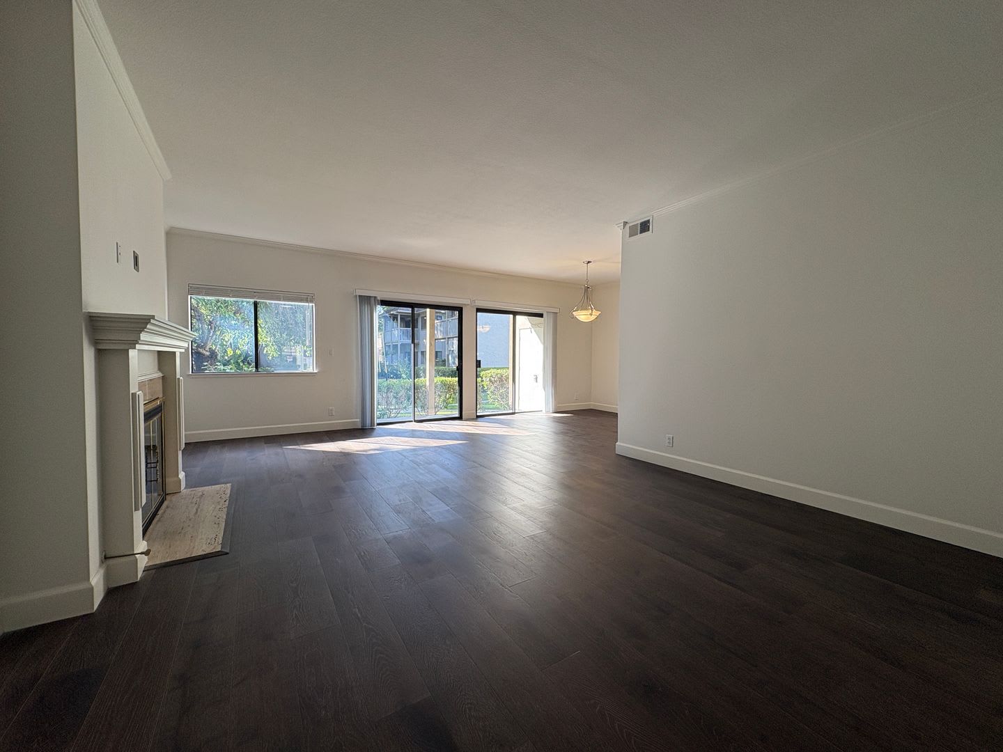 Updated 3 BR Condo at The Enclave in Redwood Oaks – photo 3