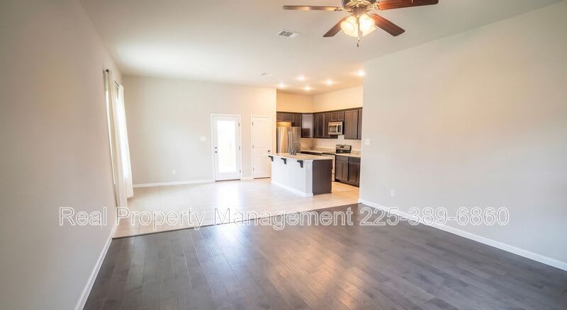 1870 Oakwood Dr – photo 2