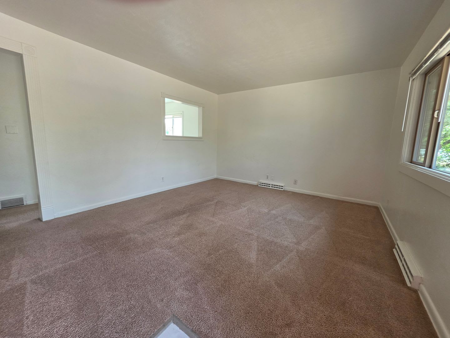 Available Now 3 Bedroom In Martin Acres Huge Yard – photo 2